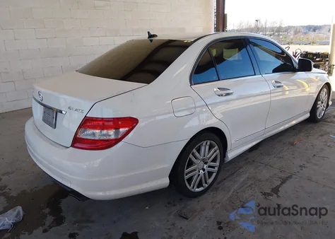 2009 Mercedes-Benz C 300 Luxury 4Matic/Sport 4Matic z USA, uszkodzony, nr VIN WDDGF81X69R081317